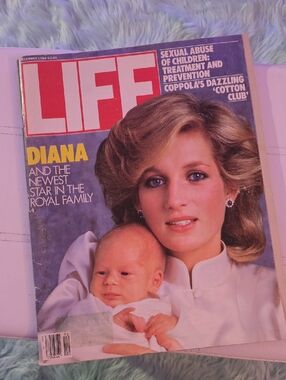 Princess Diana & Baby Prince William Vintage 1984 LIFE Magazine Newspaper
